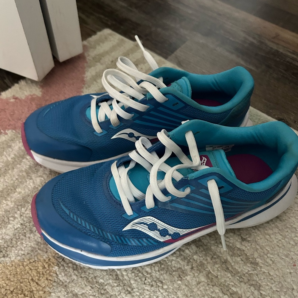 Saucony kid’s Kinvara 12 sneakers size 3